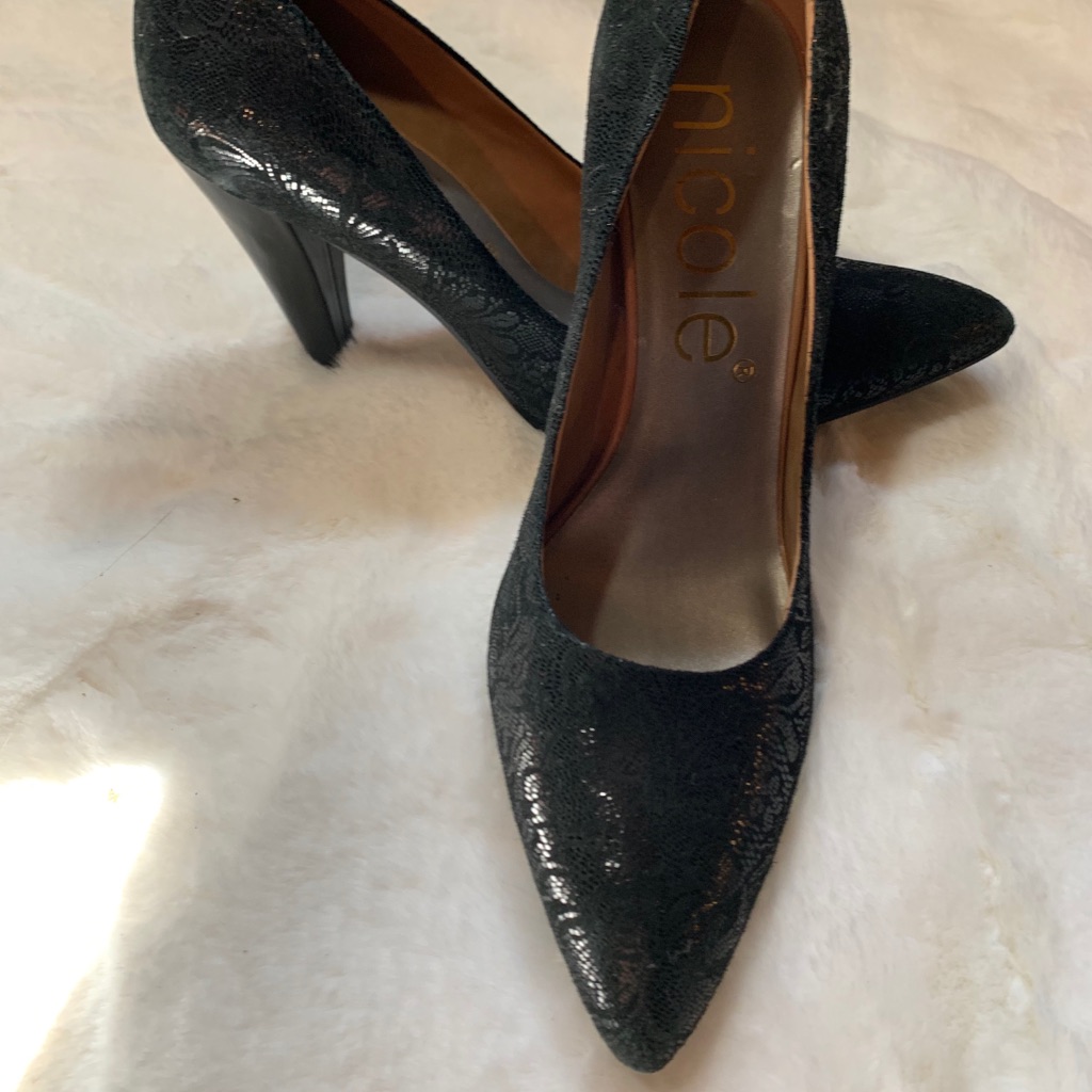Black On Black Pump
